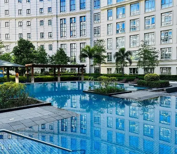 81 Newport C5 5i Near Naia T3 Pool And Balcony Aparthotel Manila