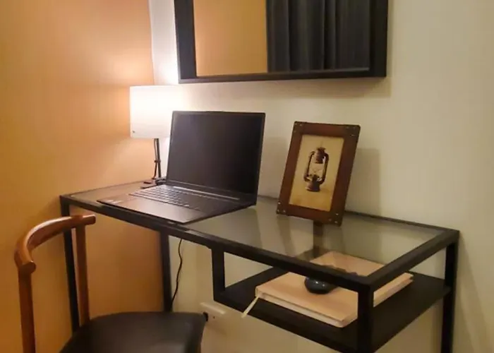 81 Newport C5 5i Near Naia T3 Pool And Balcony Aparthotel Manila