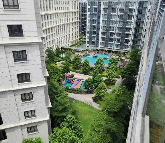 81 Newport C5 5i Near Naia T3 Pool And Balcony 4* Manila